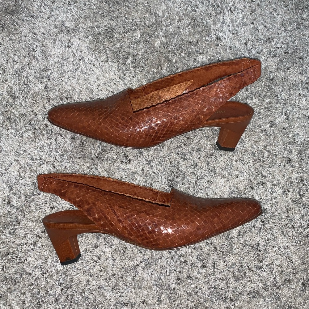 STEPHANE KELIAN BROWN SLINGBACK HEELS✨